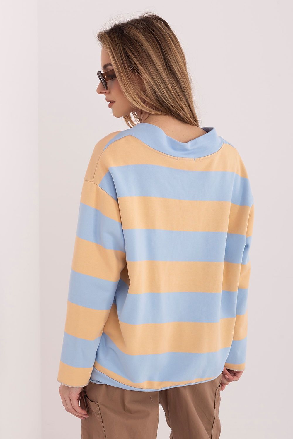 Sweater model 225057 Factory Price