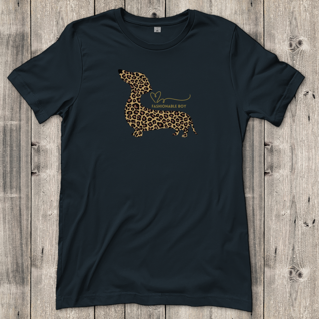 Schwarze Damen T-Shirt mit Dackel allover Leo Print auf der Vorderseite