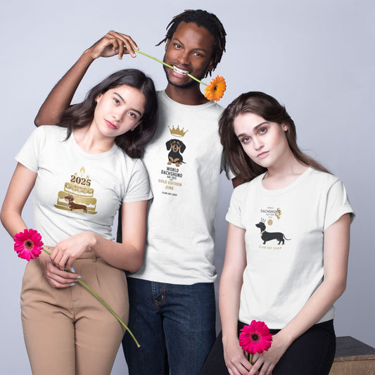 Sportliches Dackel T-Shirt – World Dachshund Day 2025 | Unisex Shirt mit Krone & College Print