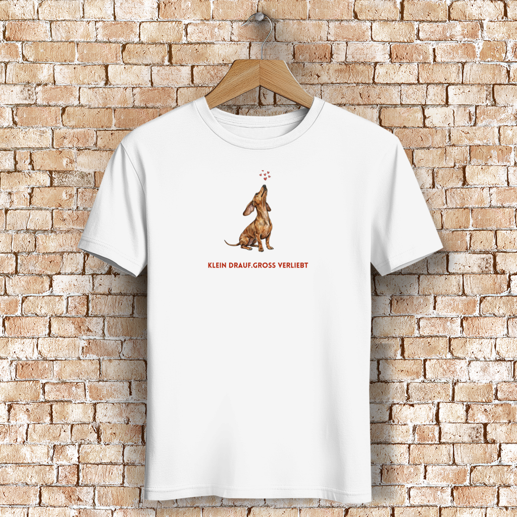 Damen Premium Bio T-Shirt mit Dackel Motiv und Slogan Klein drauf. Groß verliebt