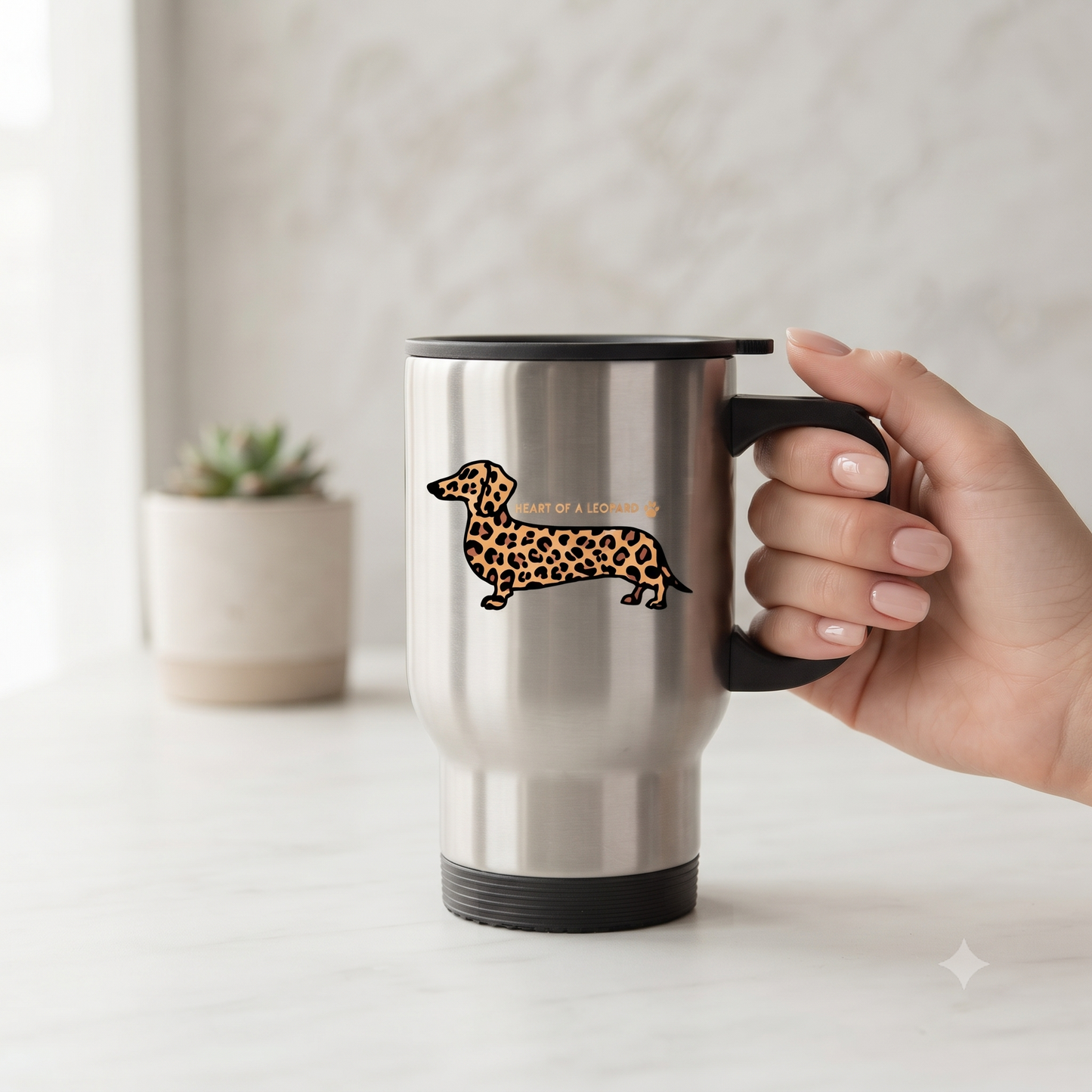 Edelstahl-Thermobecher mit Dackel Print und Zitat "Heart of a Leopard"