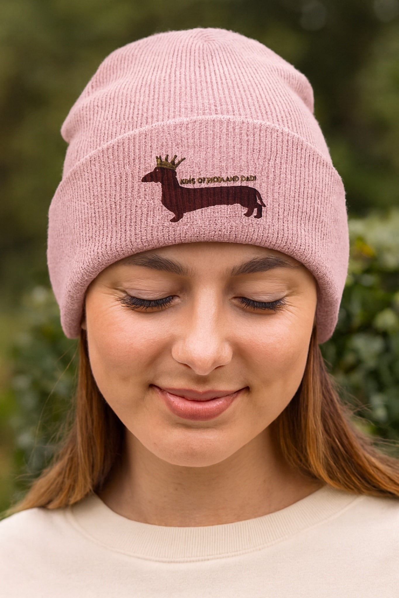 Hipster Beanie in Frühjahrsfarben - Mütze mit Umschlag als Geschenk für Dackel Fans und Liebhaber