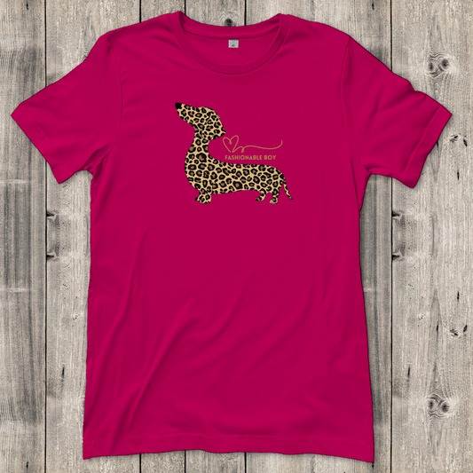 Pinkes Damen T-Shirt mit Dackel allover Leo Print auf der Vorderseite 