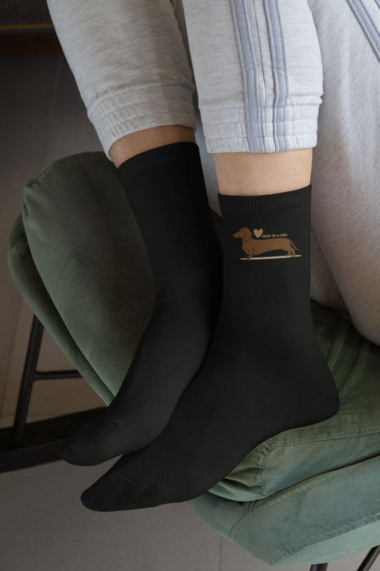 Dackel Design Crew Socken mit Print "Heart of a Lion "
